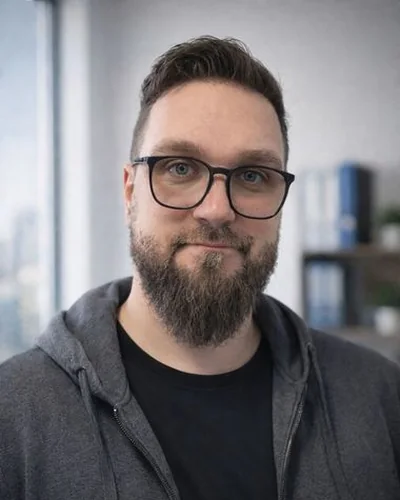 Konrad Kuczyński — psycholog i trener szkoleń z psychologii w pracy, szkolimy24